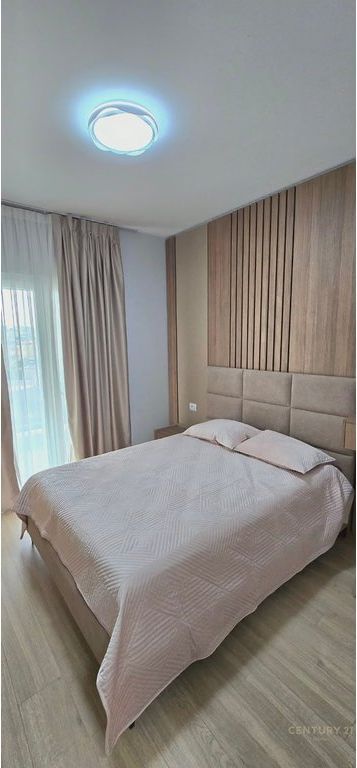 Zogu i Zi, apartament 1+1 per Qira 700 € /Muaj Sip. Totale  73m2  Sip. e brendshme  65m2