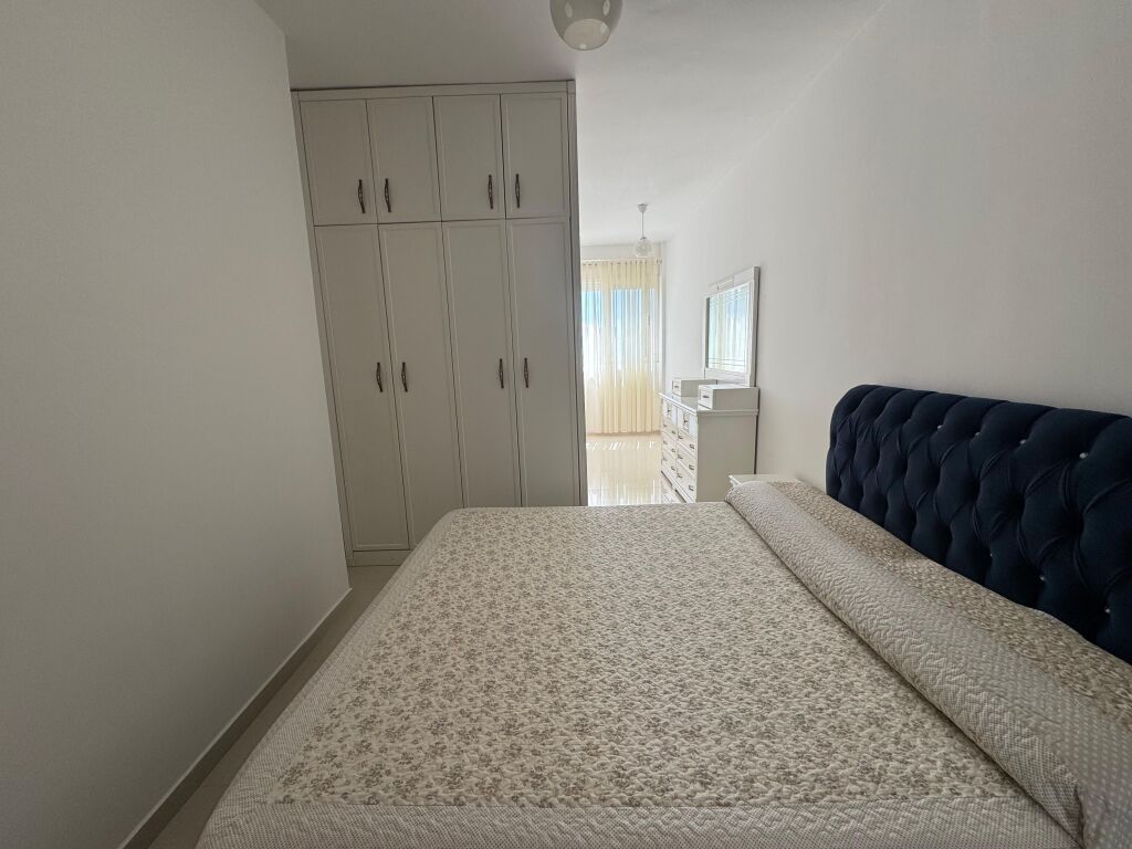 Jepet apartament me qera 1+1 pamje deti