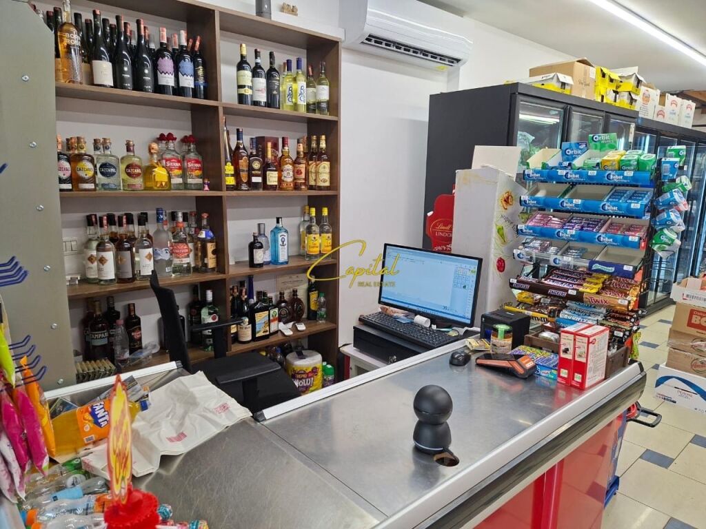 AMBIENT BIZNESI ME QIRA 134 M2 RRUGA E KAVAJES 130.000 LEKE