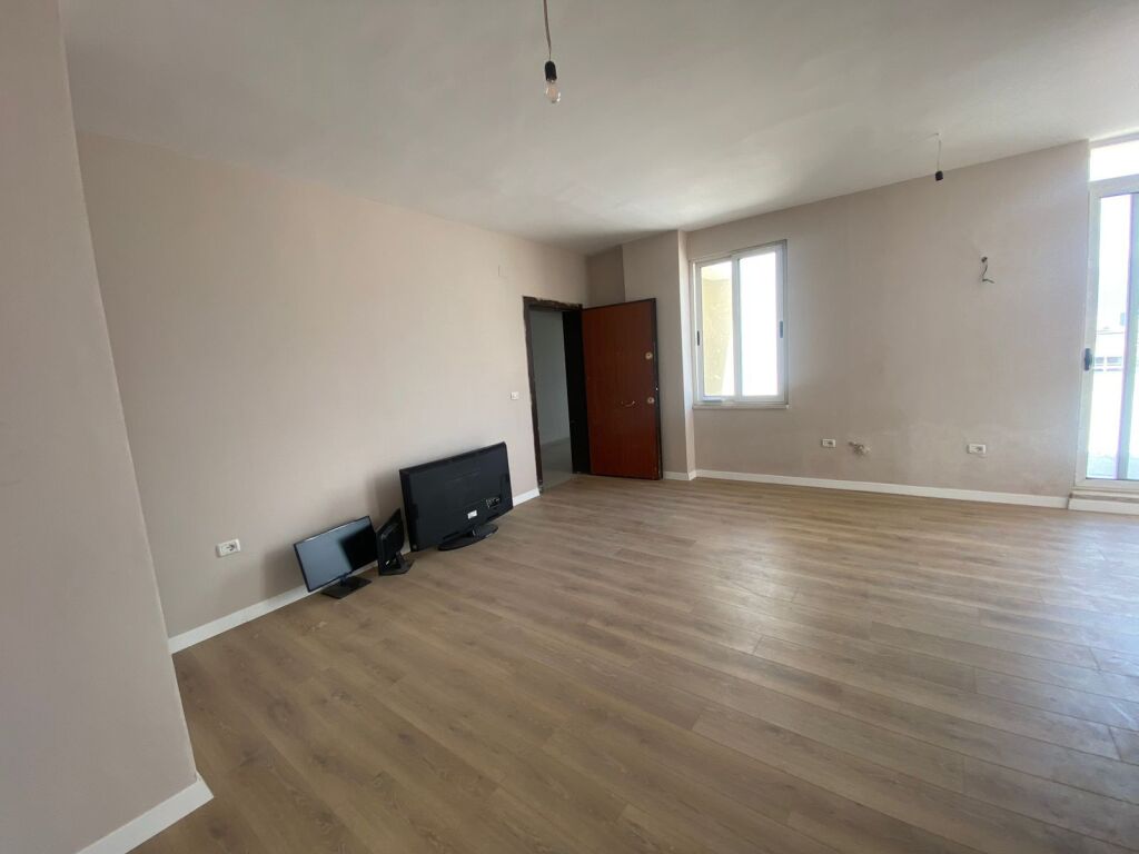 Shitet Apartament 2+1+2 + Verandë në Astir, Kompleksi Fratari