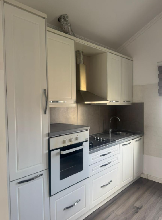 ✅ Appartamento 2+1 in affitto in Via Pjetër Budi – Parcheggio &amp; Cortile Privato