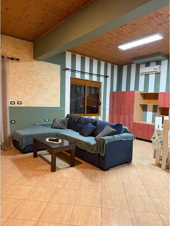 For rent, 3rd floor of a villa, Mezez