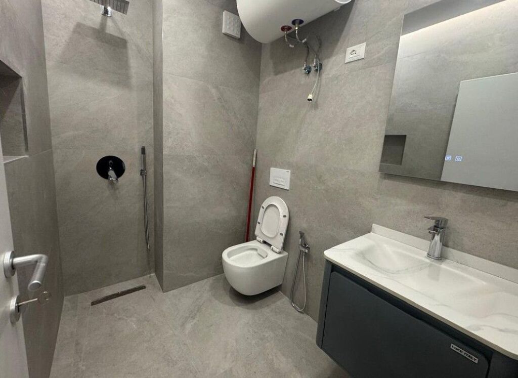 Shitet ,Apartament 1+1, Komuna e Parisit, Tirane