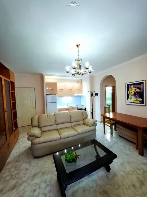 Apartament Me Qera 1+1 Tek Komuna e Parisit ( ID B2101471) Tirane