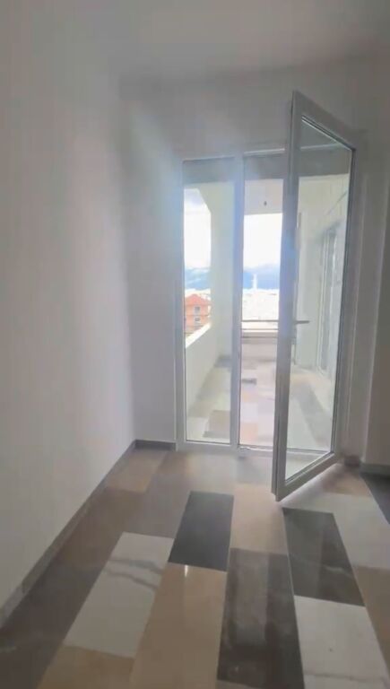 Shitet apartament 2+1+2