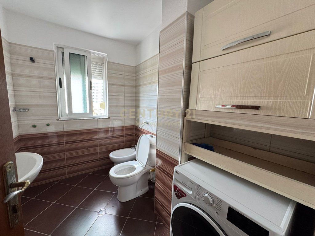 Apartament 2+1 me qira pranë Spitalit Ushtarak