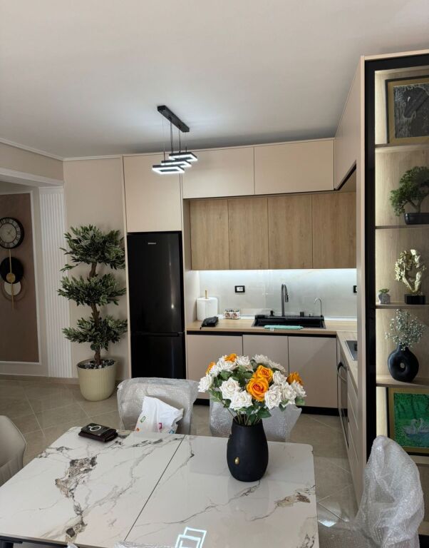 Apartament i Ri Me Qera Lungomare