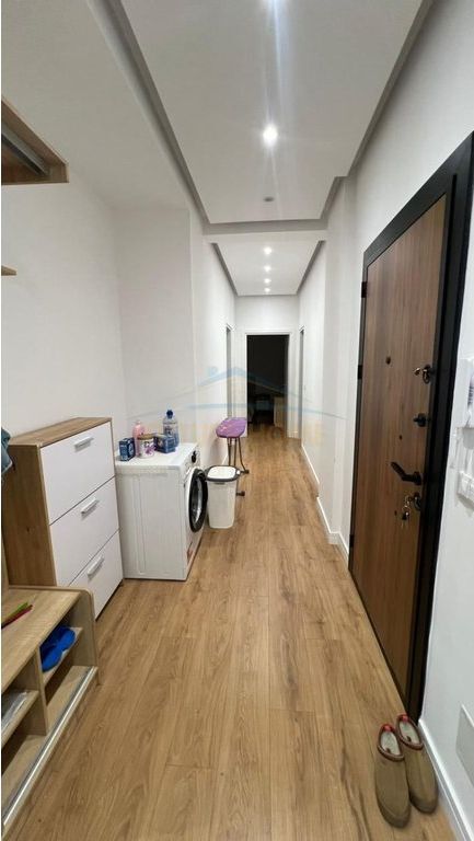 Qera, Apartament 2+1+2, Rruga 5 Maji, Tirane