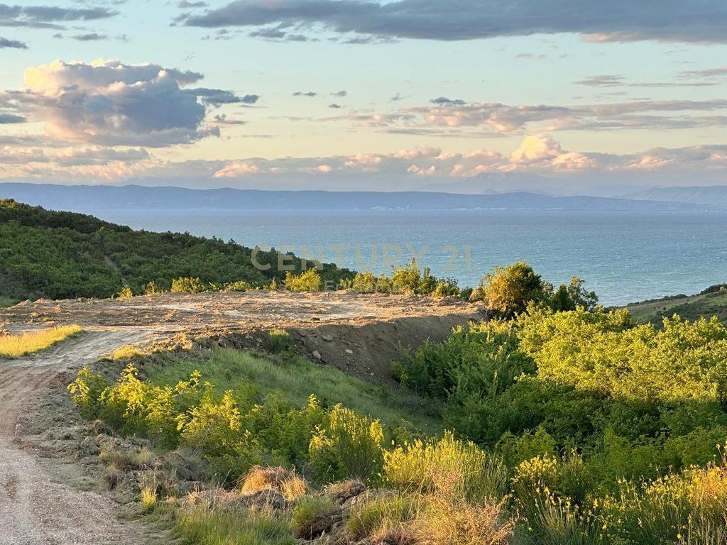 LAND FOR SALE WITH SEA VIEW ON THE PROMENADE, RODONI CAPE 13,500 m²