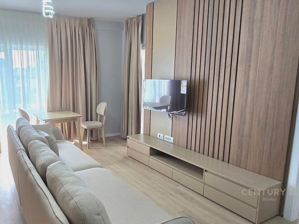 Zogu i Zi, apartament 1+1 per Qira 700 € /Muaj Sip. Totale  73m2  Sip. e brendshme  65m2