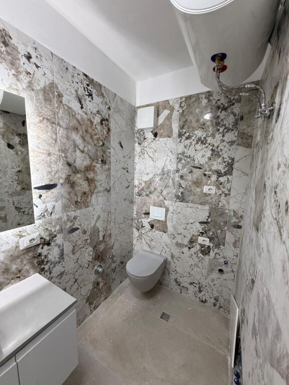 Shitet Apartament 3+1+2+Verande