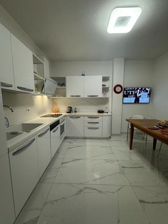 Qera,Apartament 3+1+2,Rruga e Elbasanit