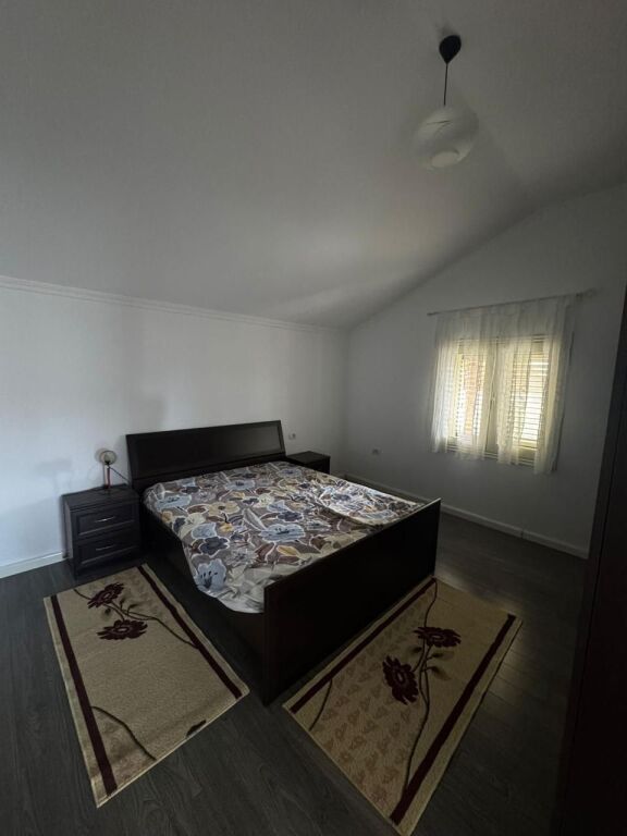 🏡 2+1 Me Qera Tek Rruga Pjetër Budi – Parkim &amp; Oborr Privat ✨
