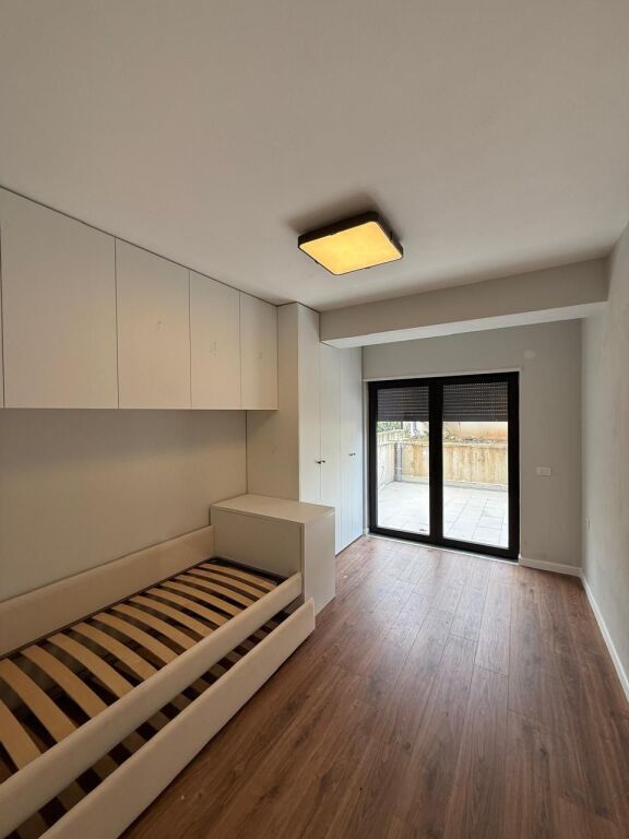 Shitet Apartament 3+1+2+Verande