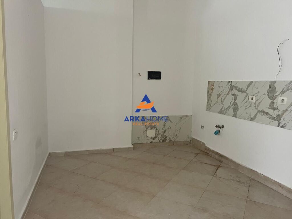 SHITET AMBIENT 73M2 "RRUGA LONI LIGORI, ASTIR" 135.000 EURO