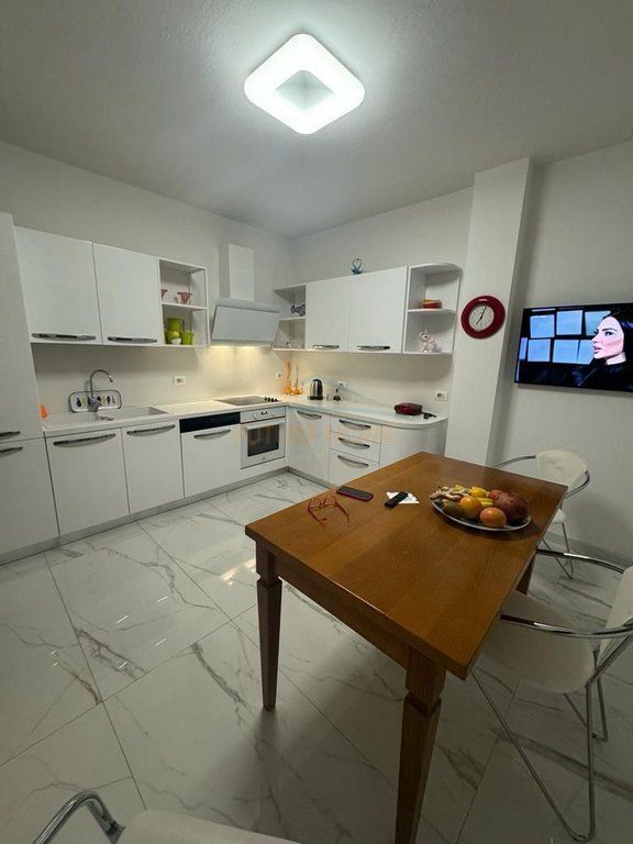 Qera,Apartament 3+1+2,Rruga e Elbasanit