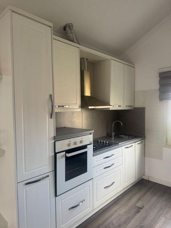 🏡 2+1 Me Qera Tek Rruga Pjetër Budi – Parkim &amp; Oborr Privat ✨