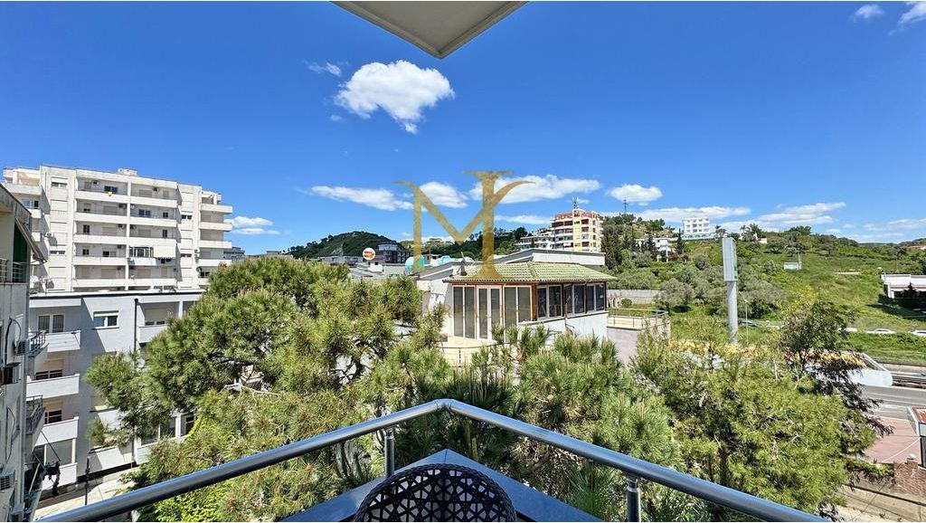 Shitet apartament 1+1. Kati 4, pa ashensor. Shkembi Kavajes, afer Bonita, Kraja dhe Dolce Vita Hotel.