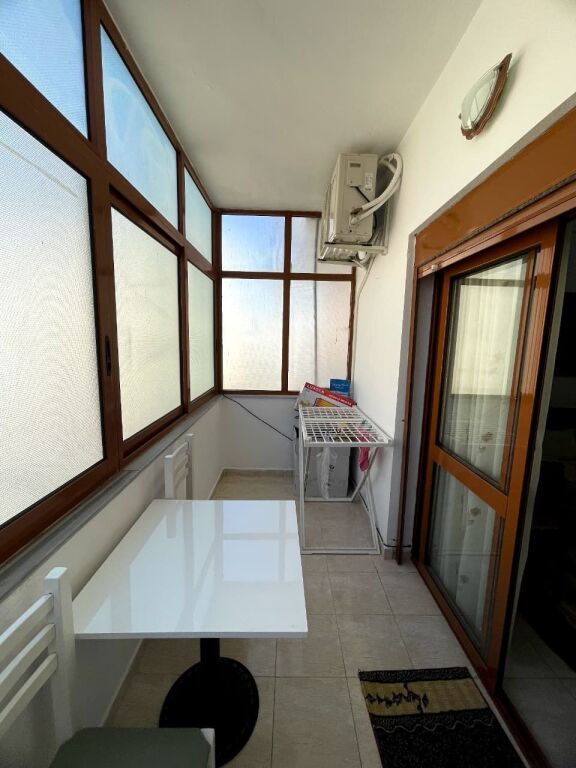 Shitet apartament 1+1