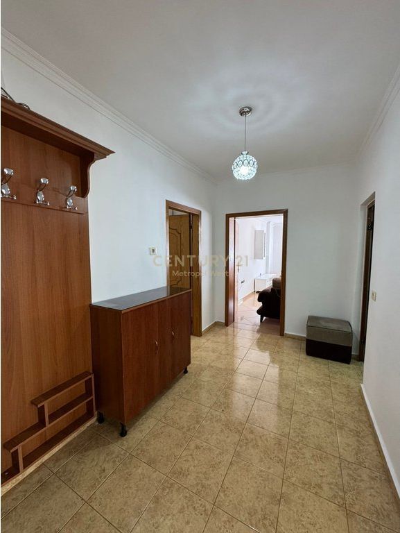 Apartament 2+1 me qira pranë Spitalit Ushtarak