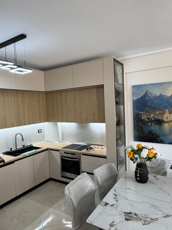 Apartament i Ri Me Qera Lungomare