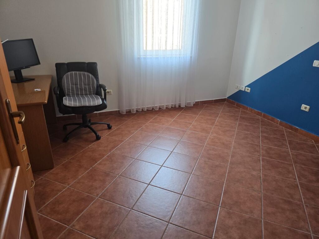 3+1,i investuar,per qera,per zyra,ish ekspozita,100.000 leke