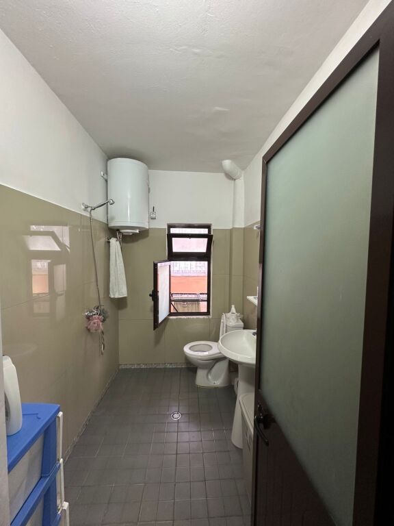 🏠 Apartment 1+1 for rent📍 Address: Opposite the Ministry of Defense, 50 m from the “Ramazan Jarani” school💶 Price: 35,000 lek/month