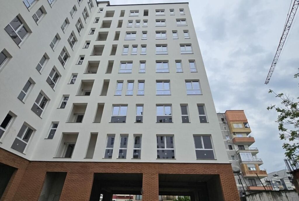 Ne Astir Prane Vila L Shitet Apartament 1+1 Me Planimetri Perfekte!