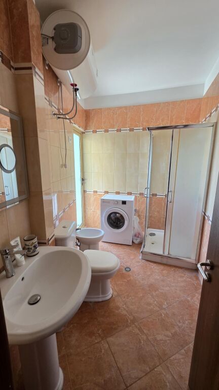 A Vlora, Lungomare Vendesi in Vendita Appartamento 2+1 Con Vista Mare!