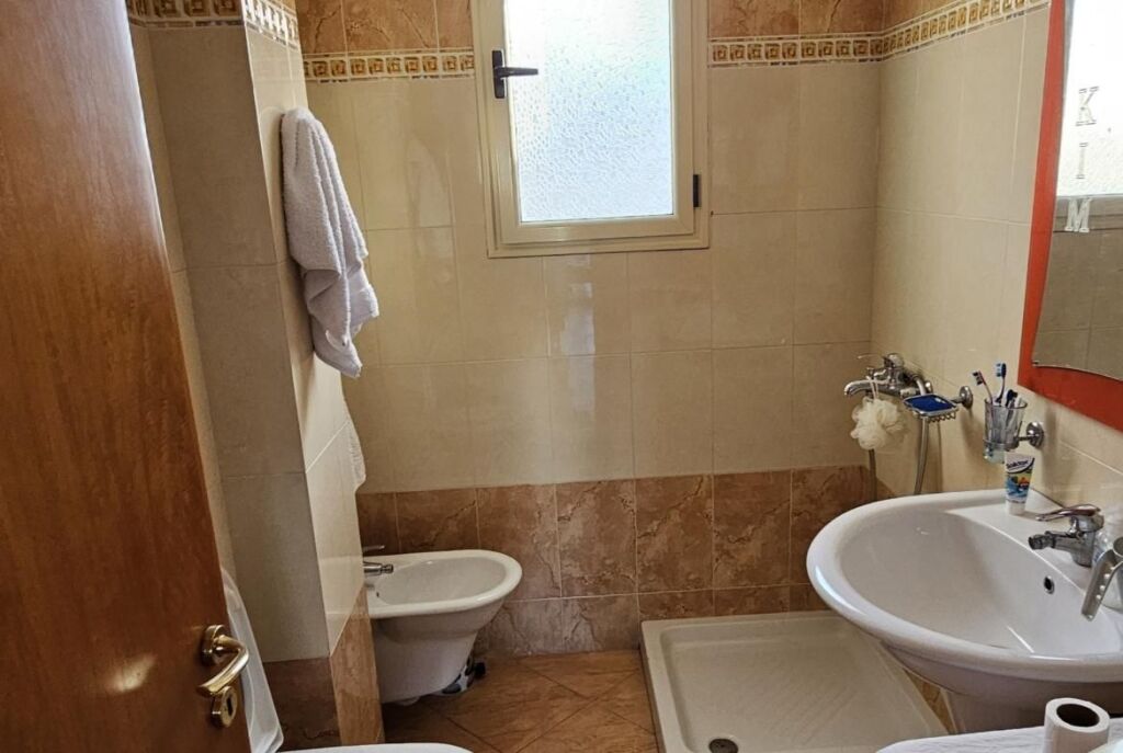 Presso la Scuola Ali Demi, Appartamento 2+1+2 in Affitto con Spazio Ampio!