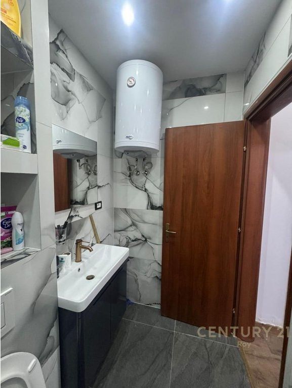 SHITET APARTAMENT 2+1 VIJE E PARE ME DETIN NE MALIN E ROBIT , DURRES !