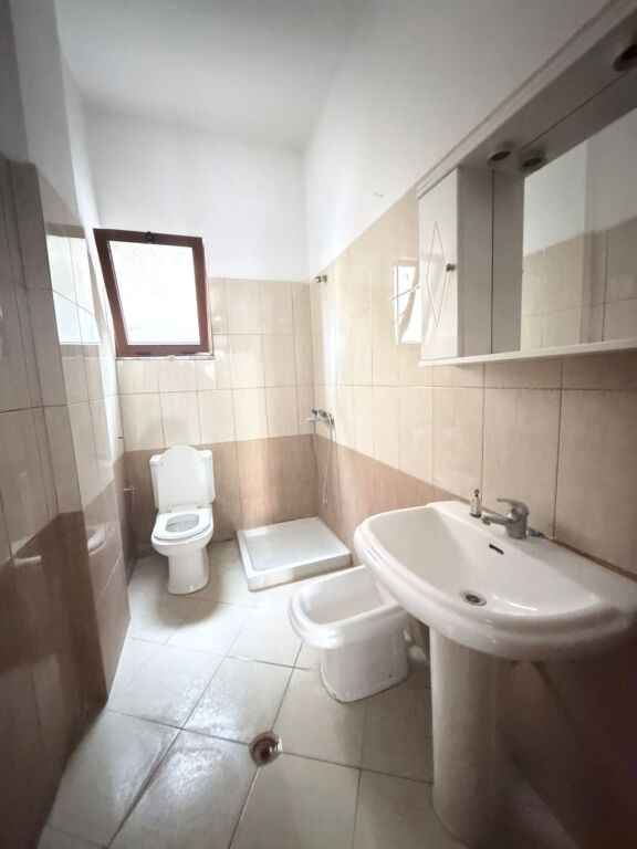 CASA PRIVATA IN AFFITTO VICINO AL MERCATO INDUSTRIALE, DURRES
