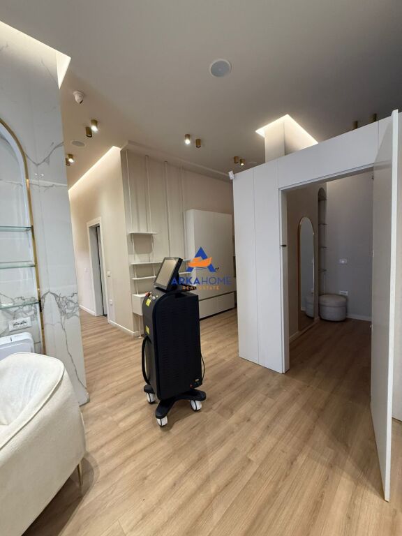 JEPET AMBIENT BIZNESI ME QERA 140M2 "KOMPLEKSI OLIMPIK" 1500 EURO
