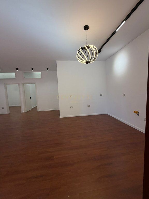 PËR SHITJE APARTAMENT 2+1+2 BANJO DHE VERANDË, SEFER EFENDIU, DURRËS!