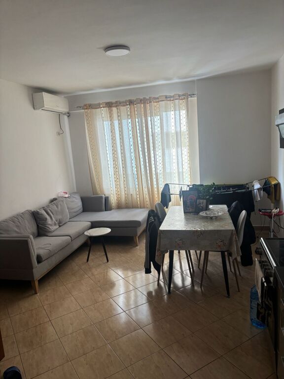 Jepet me qera Apartamenti 1+1 , Astir prane Rrethrrotullimit 400 Mije leke