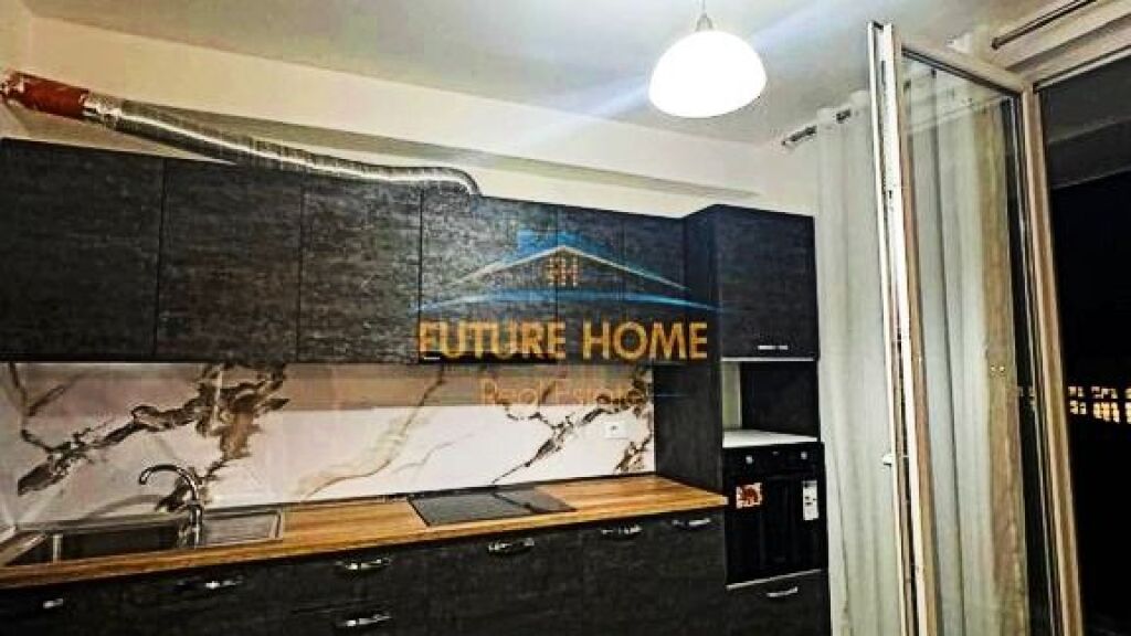 Qera, Apartament 2+1, Rruga 5 Maji, Tiranë.