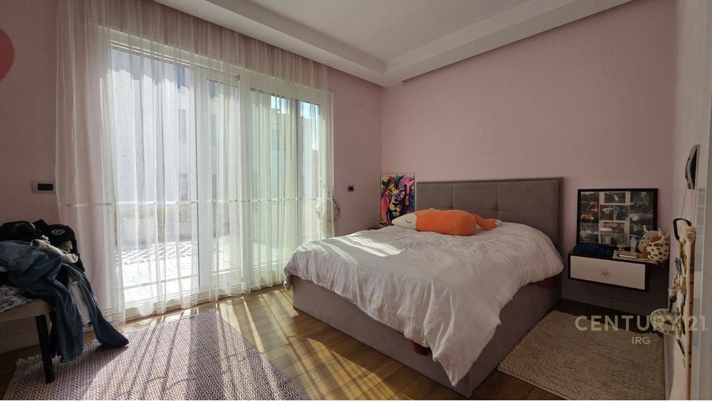 JEPET ME QERA PENTHOUSE 3+1+2 ME VERANDE + POST PARKIMI, LIQENI I THATE!!!