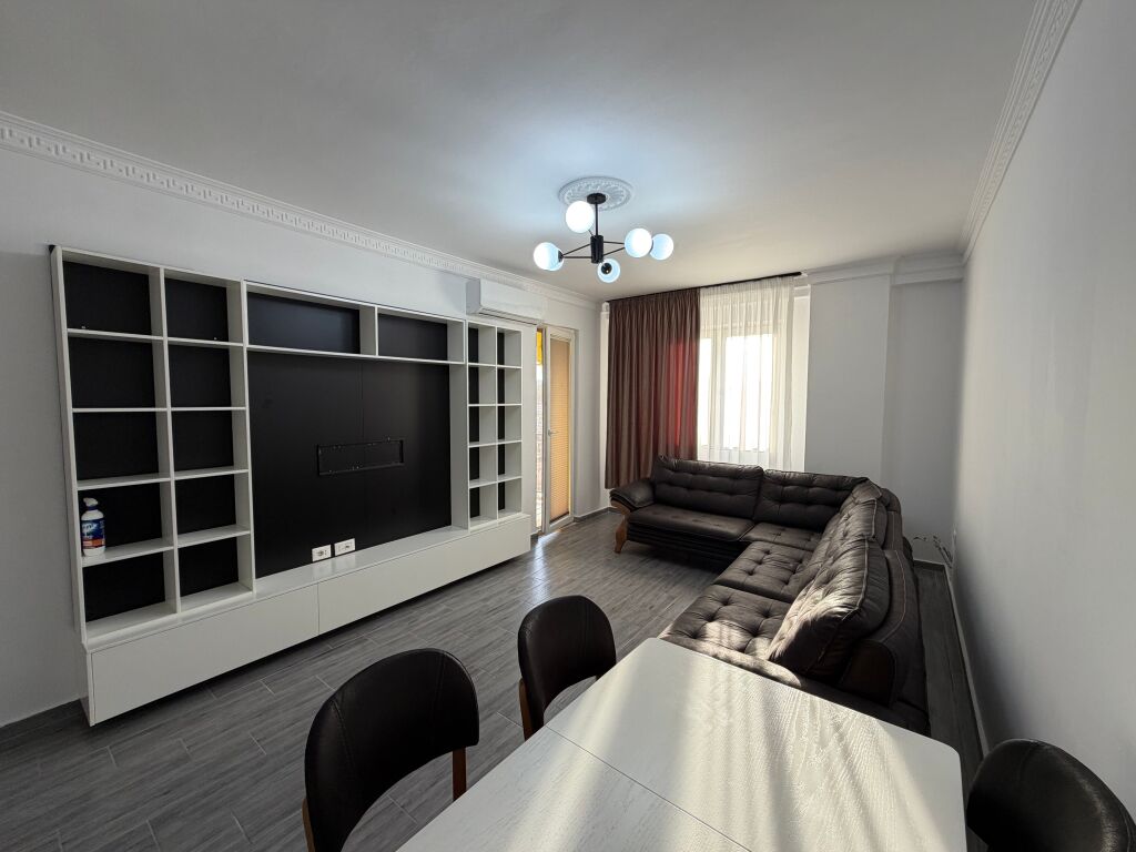 🏡 Appartamento 2+1+2 in affitto  55,000 lekë  📍 Zona: Yzberisht / Grand Gallery