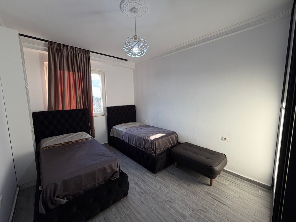 🏡 Appartamento 2+1+2 in affitto  55,000 lekë  📍 Zona: Yzberisht / Grand Gallery