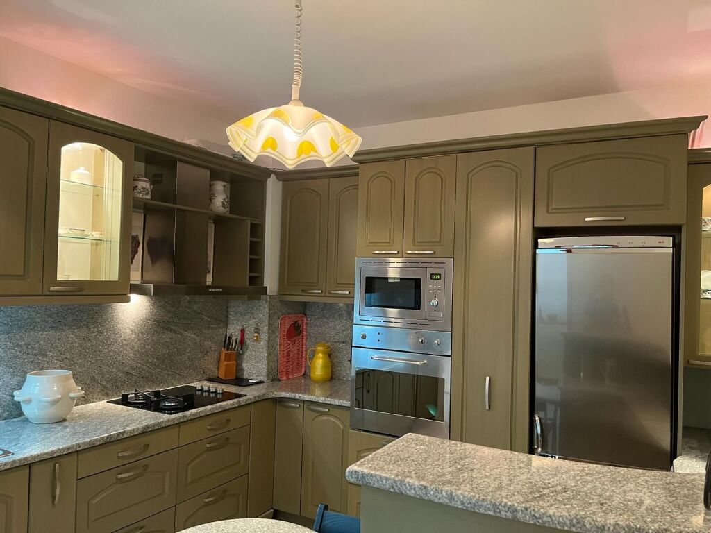 🏡 IN AFFITTO | APPARTAMENTO 3+1+2+2 IN AFFITTO – VLORË, SKELE (VIA PRINCIPALE)