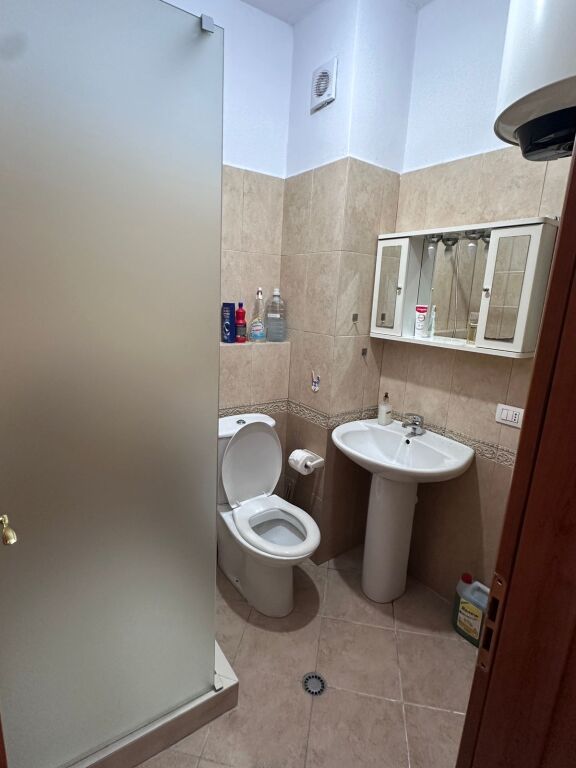 JEPET ME QERA APARTAMENT 2+1 – RRUGA MINE PEZA, PËRBALLË HARRY FULTZ 🏡