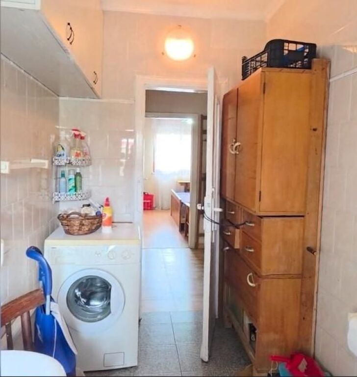 Tek Rruga Irfan Tomini Shitet Apartament 1+1 Me Çmim Okazion