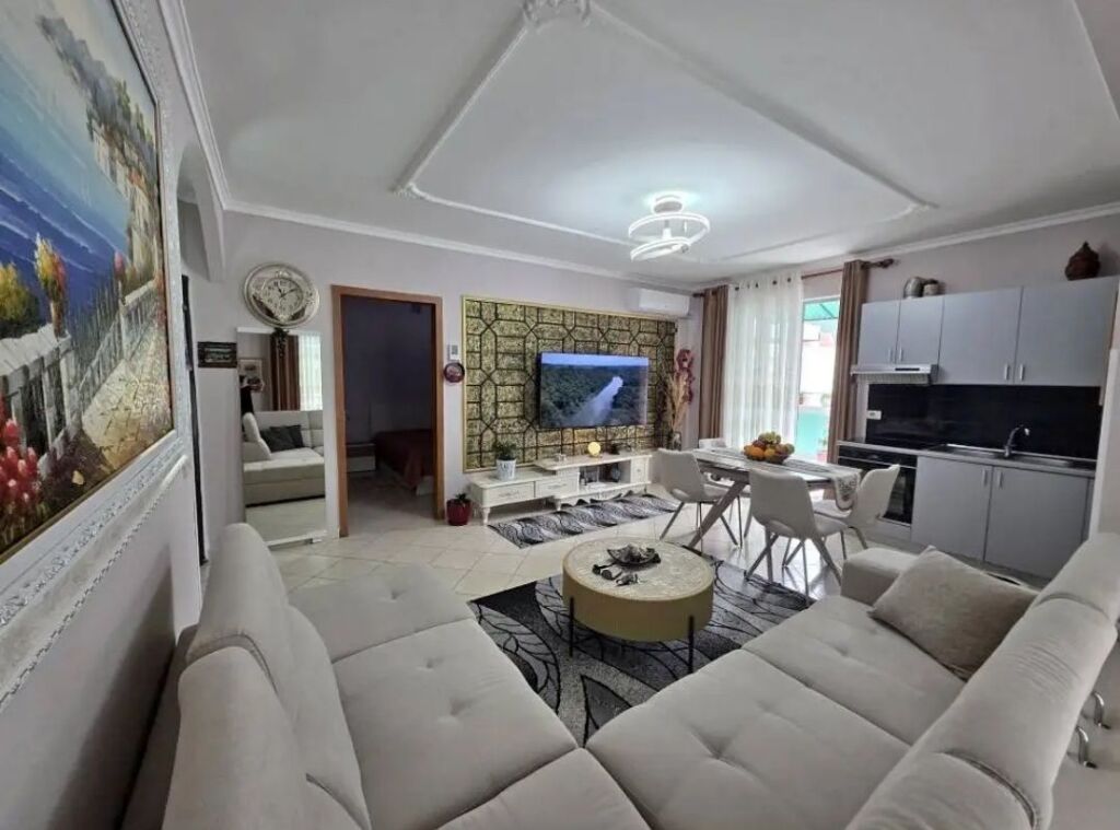 SHITET APARTAMENT 2+1+2 + Verande - Fresku, Tirane