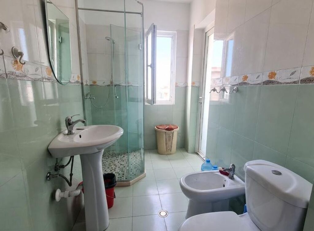 JEPET ME QIRA APARTAMENT 2+1 NE FRESK!!
