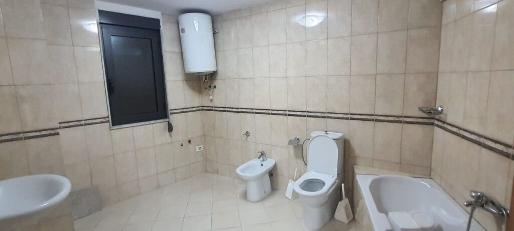 Ambient per zyra me qira ne Qender