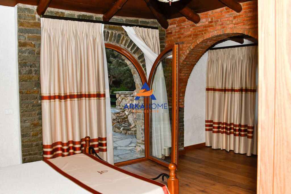 SHITET RESORT 1440M2 "SHESHI MAMICA, PETRELE" 4.000.000 EURO