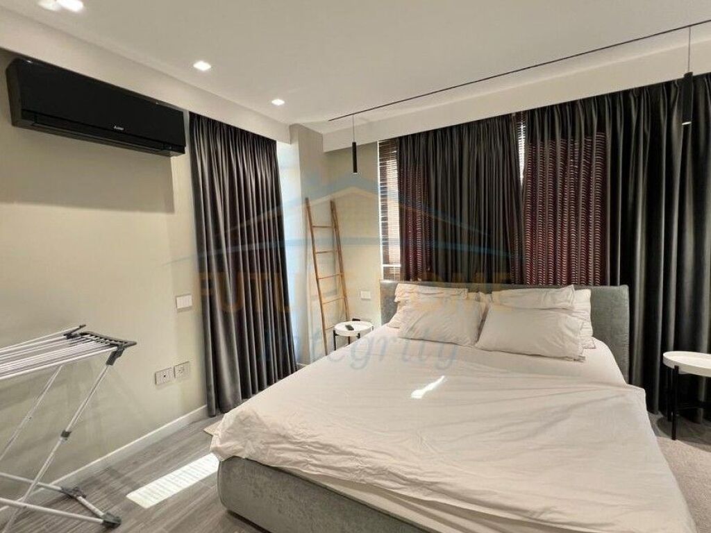 Shitet, Apartament 1+1+Verandë+Garderobë, Sauk, Tiranë.