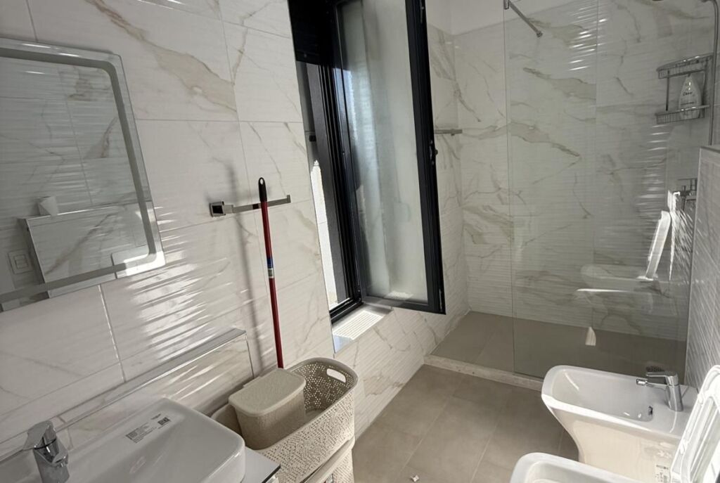 Al Nuovo Boulevard, si affitta un appartamento arredato 2+1+2!