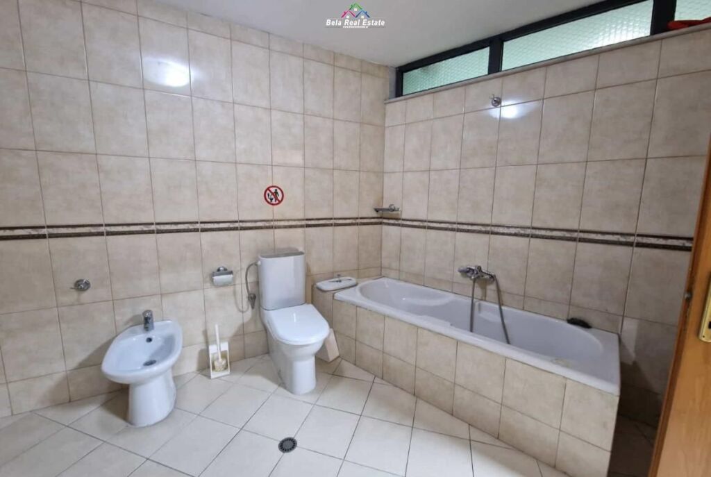 Zyre Me Qera 2+1 Ne Qender (ID BZ2519) Tirane