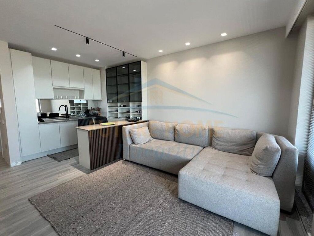 Shitet, Apartament 1+1+Verandë+Garderobë, Sauk, Tiranë.